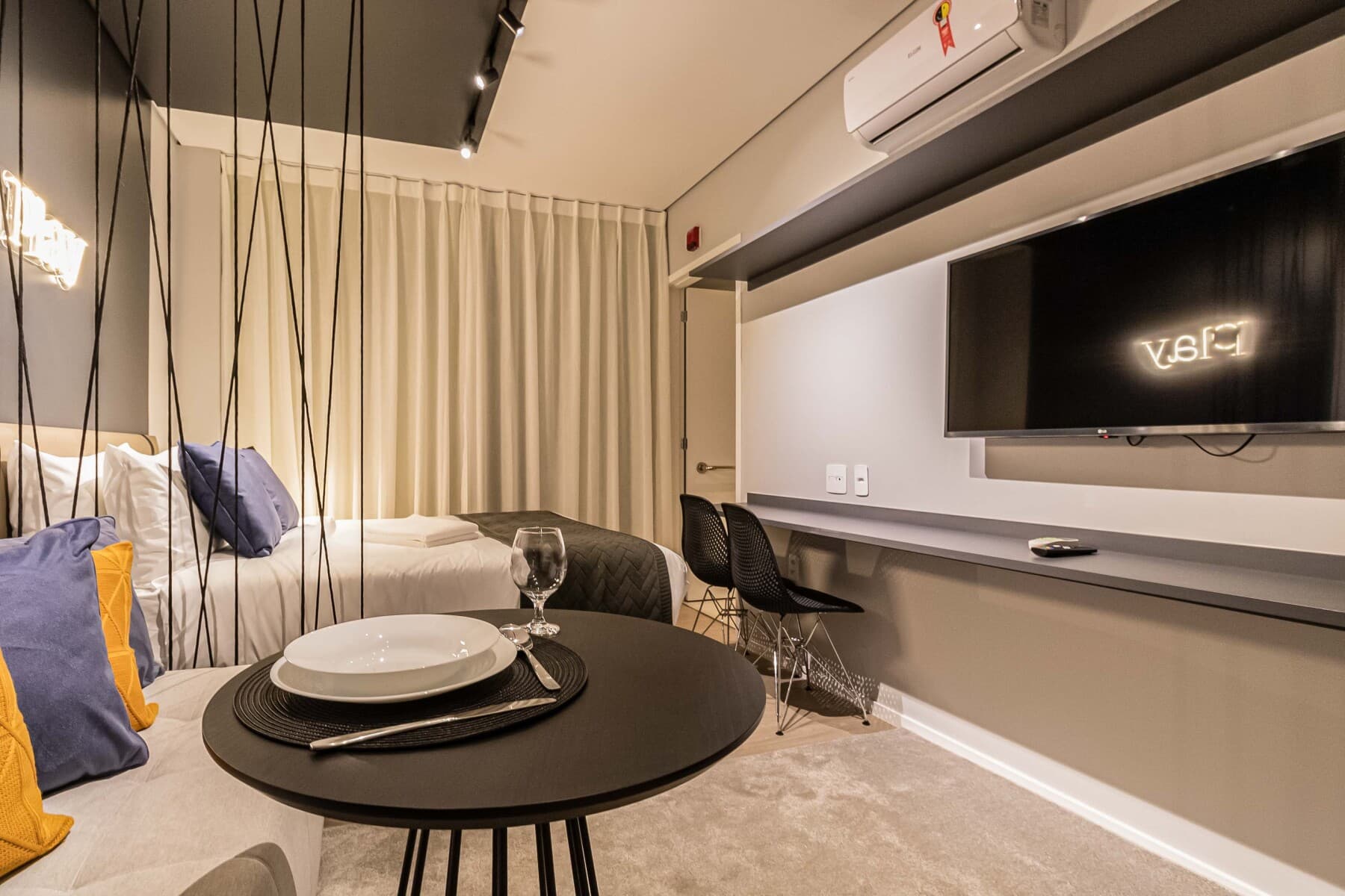 Studio Casal - PNE - Charlie Houx Faria Lima