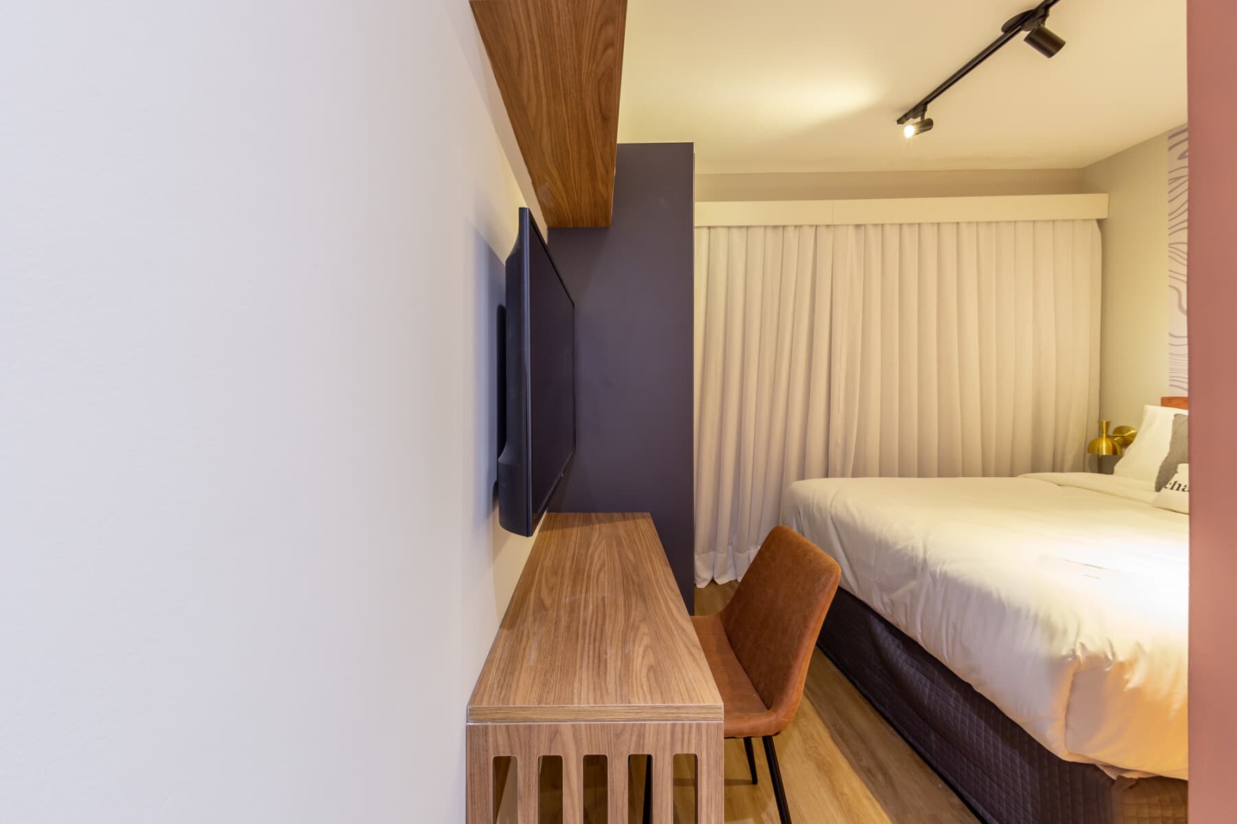Apto 1 Dorm Casal com Sofá Cama - Charlie For You Moema