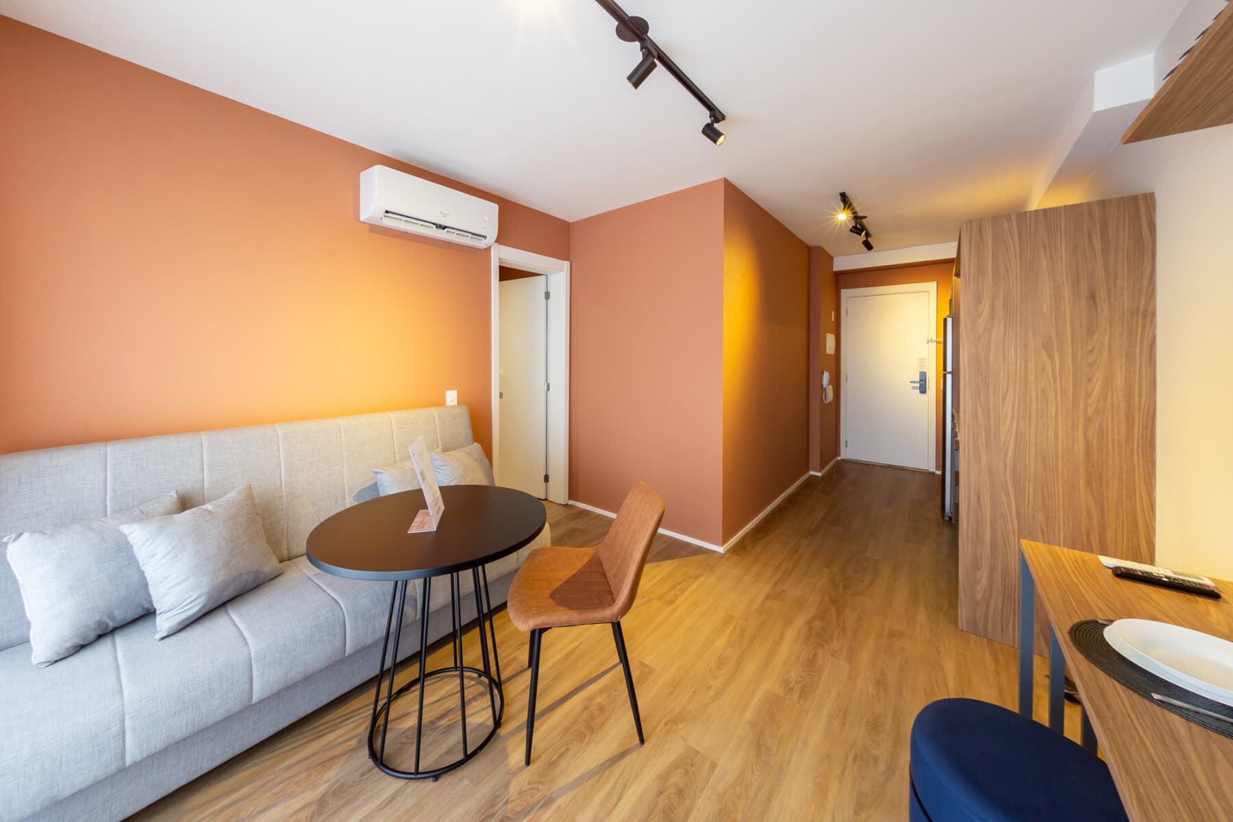 Apto 1 Dorm Casal com Sofá Cama - Charlie For You Moema