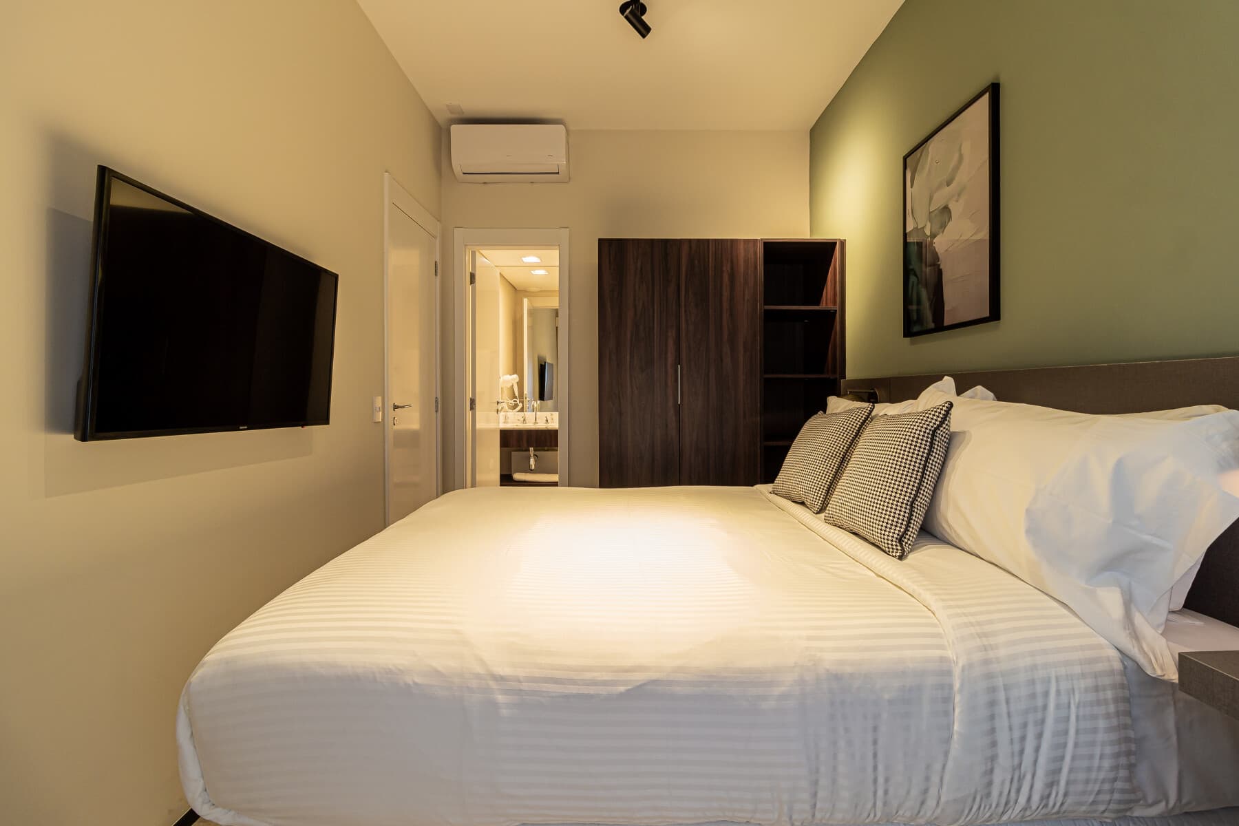 Apartamento 2 Dorms (Casal e 2 Solteiro) - 60M - Iconyc House of Charlie