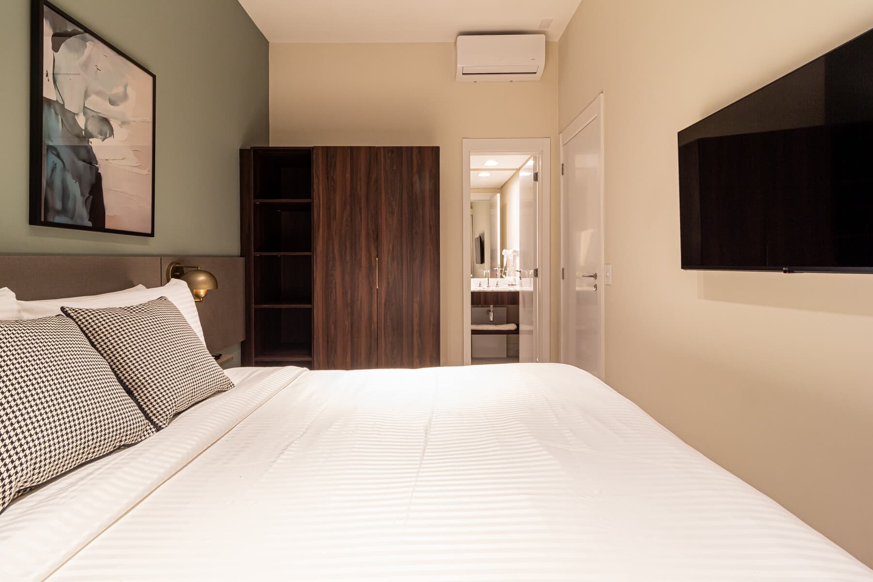 Apartamento 2 Dorms (Casal e 2 Solteiro) - 81M - Iconyc House of Charlie