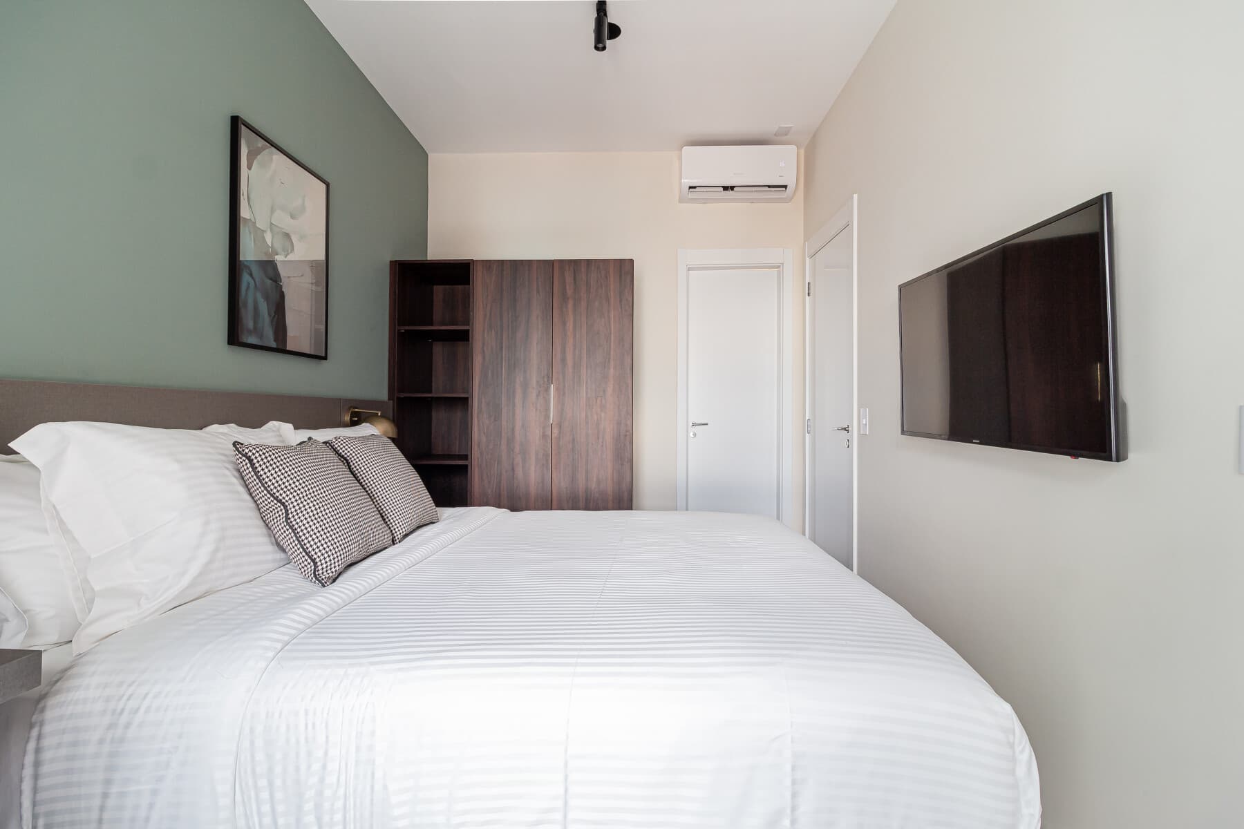 Apartamento 2 Dorms (Casal e 2 Solteiro) - 62M - Iconyc House of Charlie