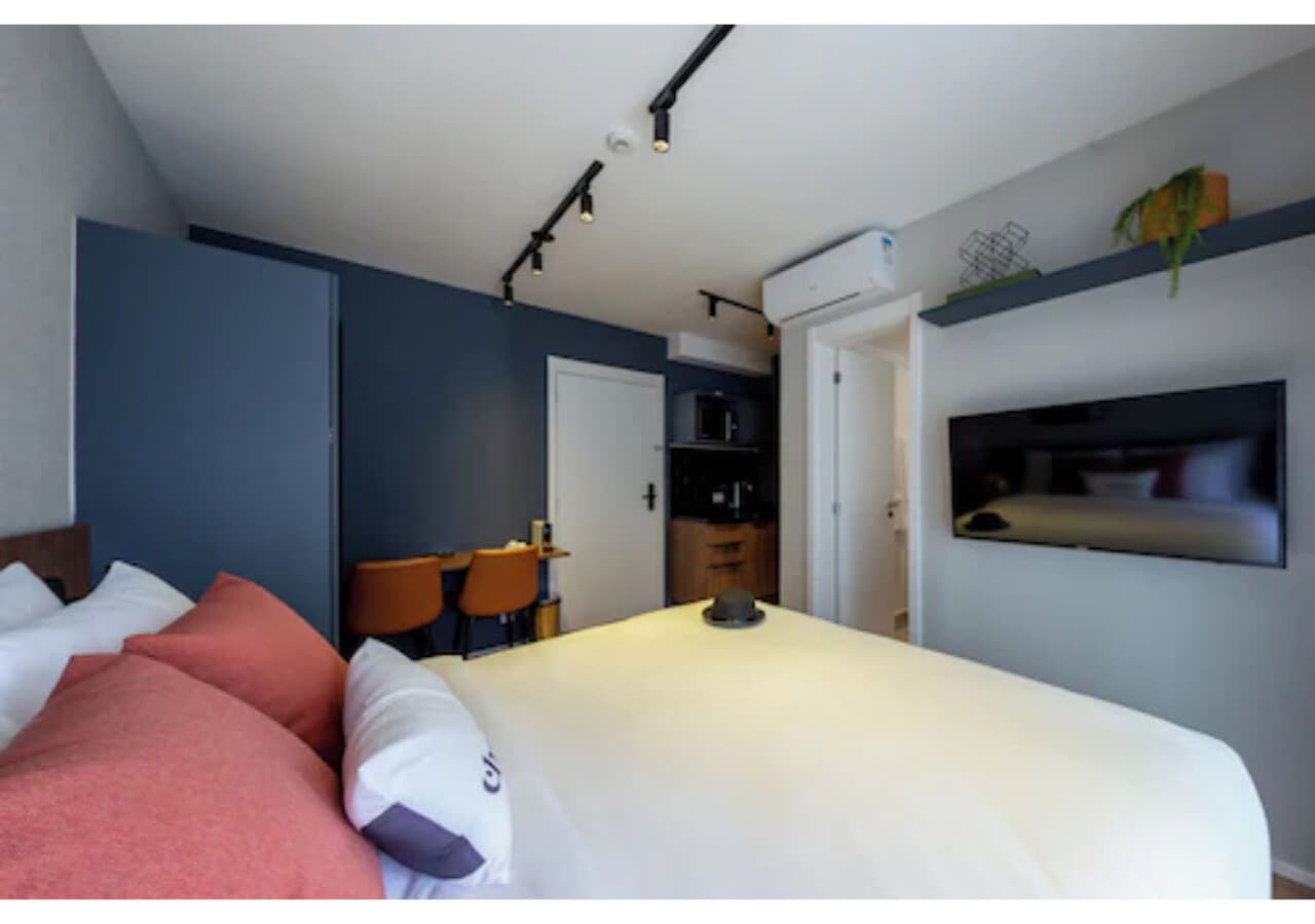 Studio Casal de 32m² com Varanda - House of Charlie Paraíso