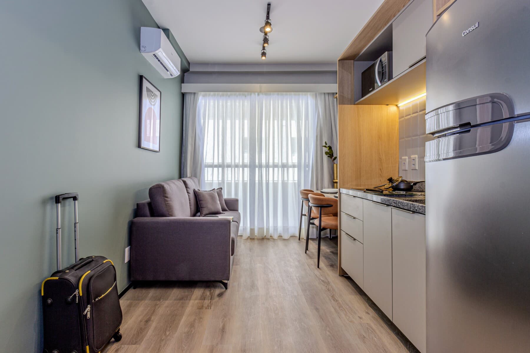 Apartamento 1 Dorm Casal NR - Charlie Nik Paradiso